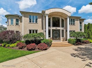 373 Trinity Ln, Oak Brook, IL 60523