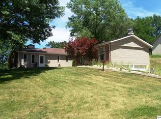 313 Country Ln, Quincy, IL 62305