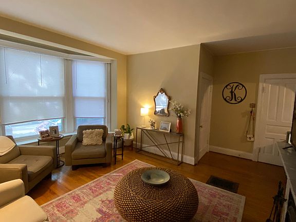 3rd image of 732 W Belden Ave #1