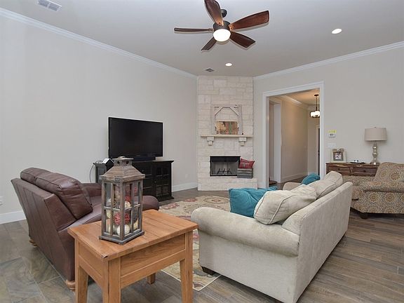 4th image of 1 Collins Ct