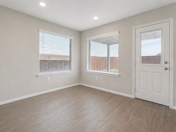 4th image of 9724 Apex Dr
