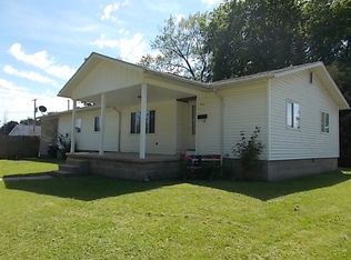 713 E Monroe St, Pana, IL 62557