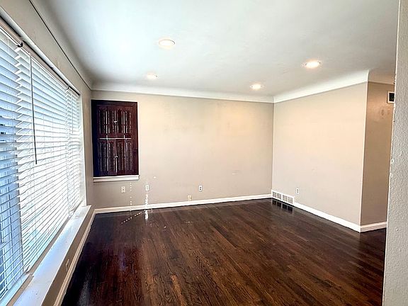 4th image of 22730 Lilac St