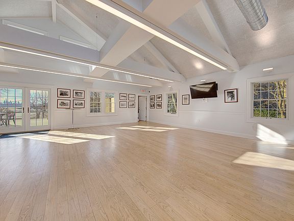 5th image of 33 Colony Rd
