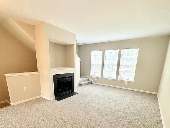 5th image of 23096 Fontwell Sq