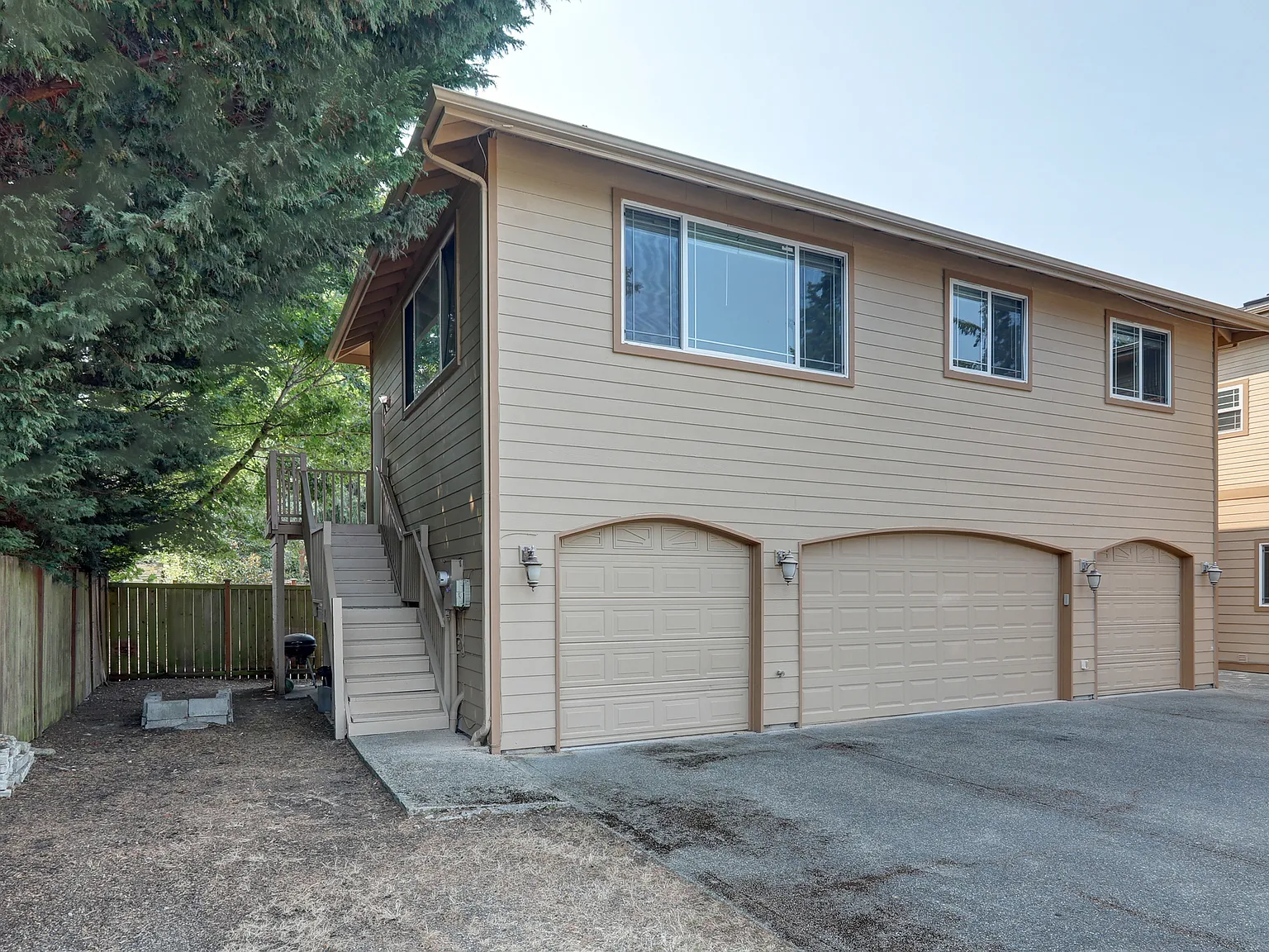 3 bed, 1100 sqft, $2,400 — Photo 2