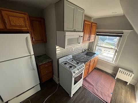 1st image of 140 Archer Ave #3