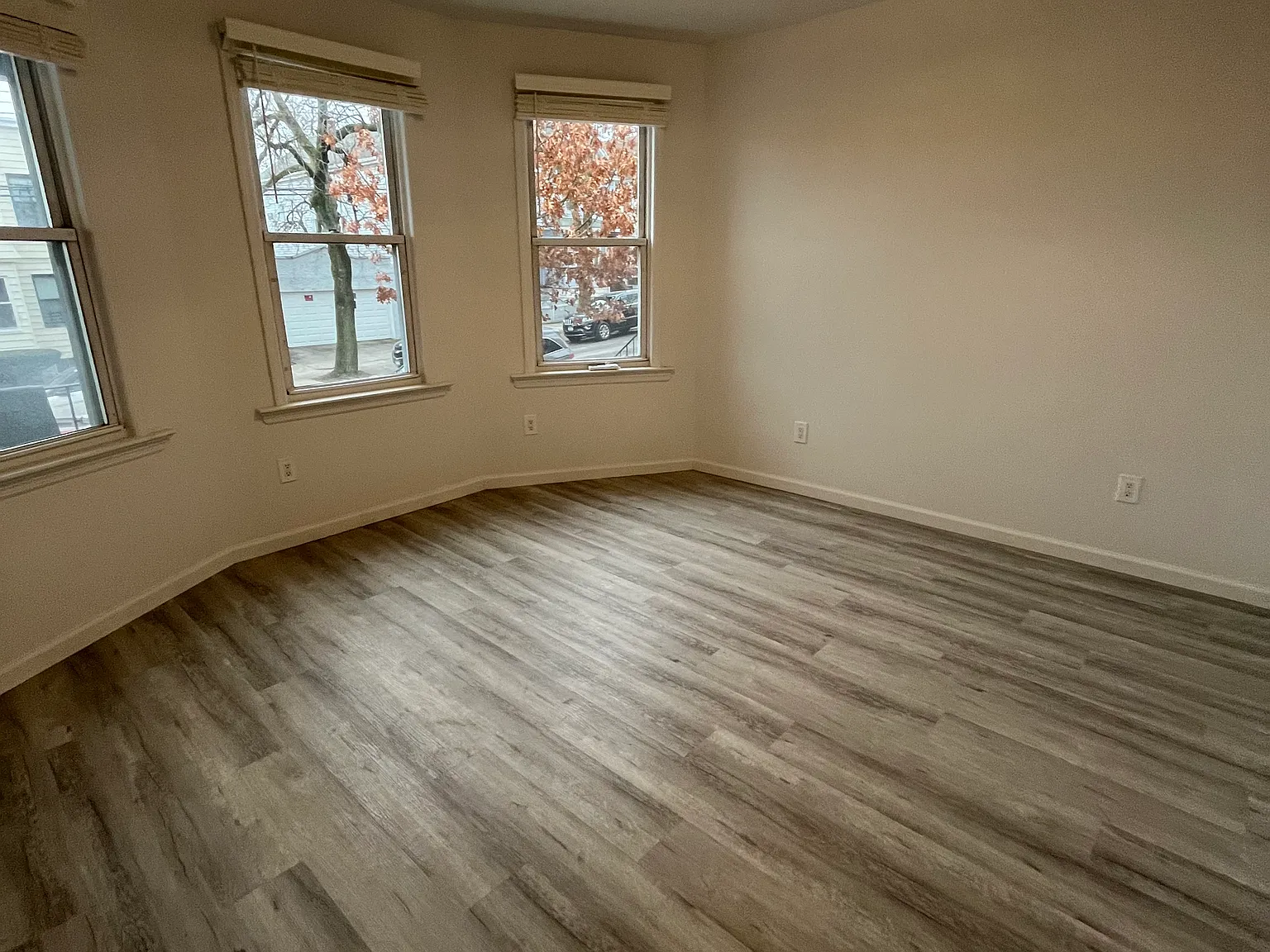 2 bed, 850 sqft, $2,500 — Photo 1