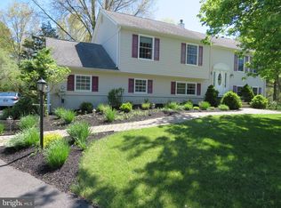 10 Kent Ct, Annandale, NJ 08801