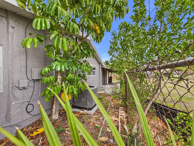 605 S Disston Ave #1/2 — Photo 19
