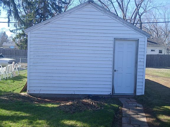 3rd image of 1086 Union Ave