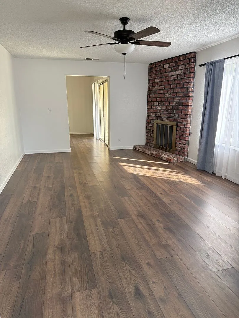Updated 3bd/2ba Rocklin Duplex — Photo 2