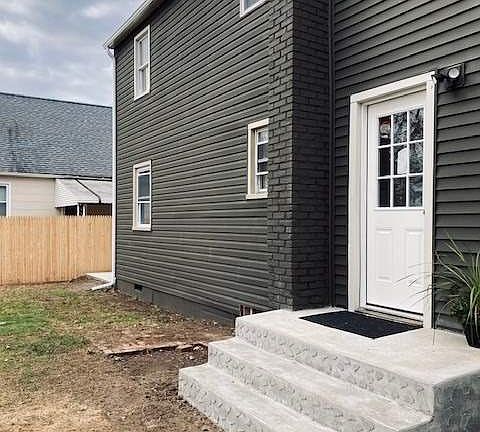 5th image of 836 1st Ave