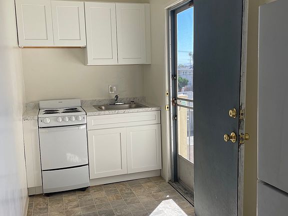 4th image of 535 Joaquin Ave #J
