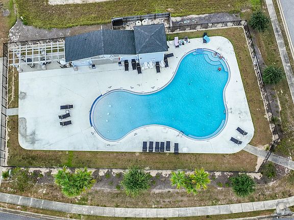 5th image of 854 Whispering Creek Ave