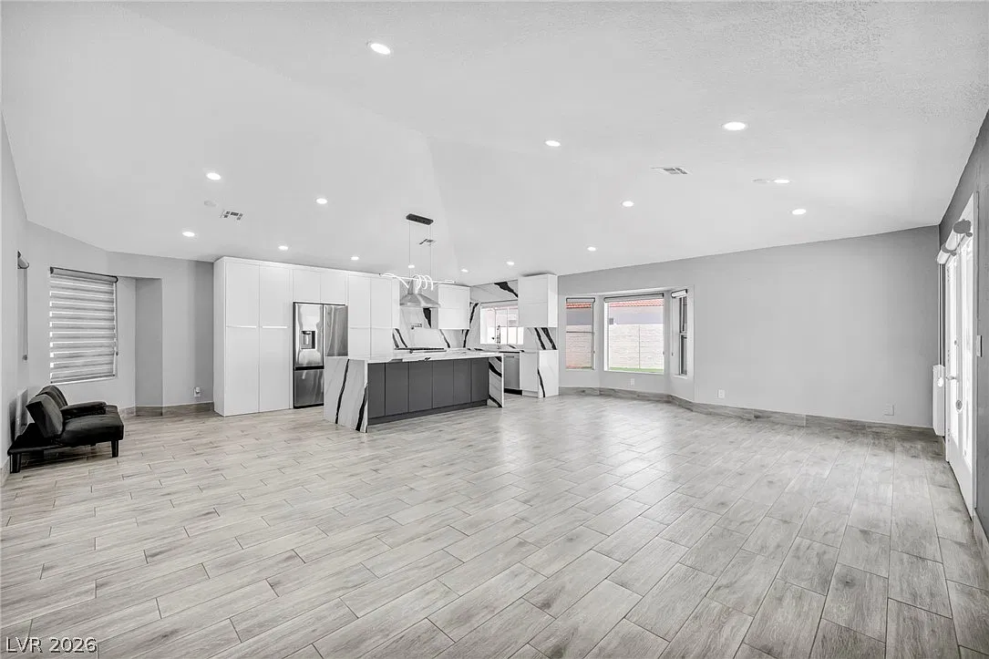 3 bed, 2.0 bath, 1774 sqft, $2,850 — Photo 4