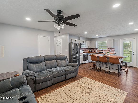 3rd image of 258 Meadow Brook Rd