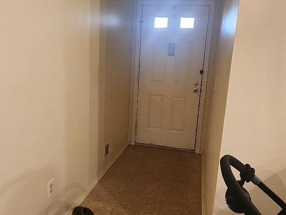 2nd image of 31 Sussex Pl #31