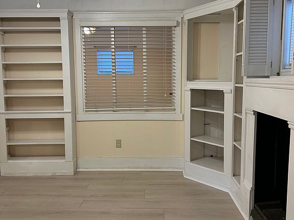 2nd image of 3319 Bell St #2