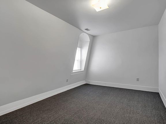 5th image of 1924 Niagara St APT 4