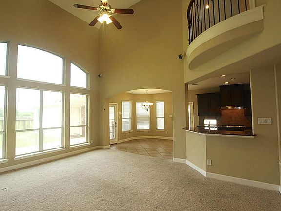 AMPLE WINDOWS WITH NATURAL LIGHTING. WINDOWS ALSO HAVE SOLAR SCREENS