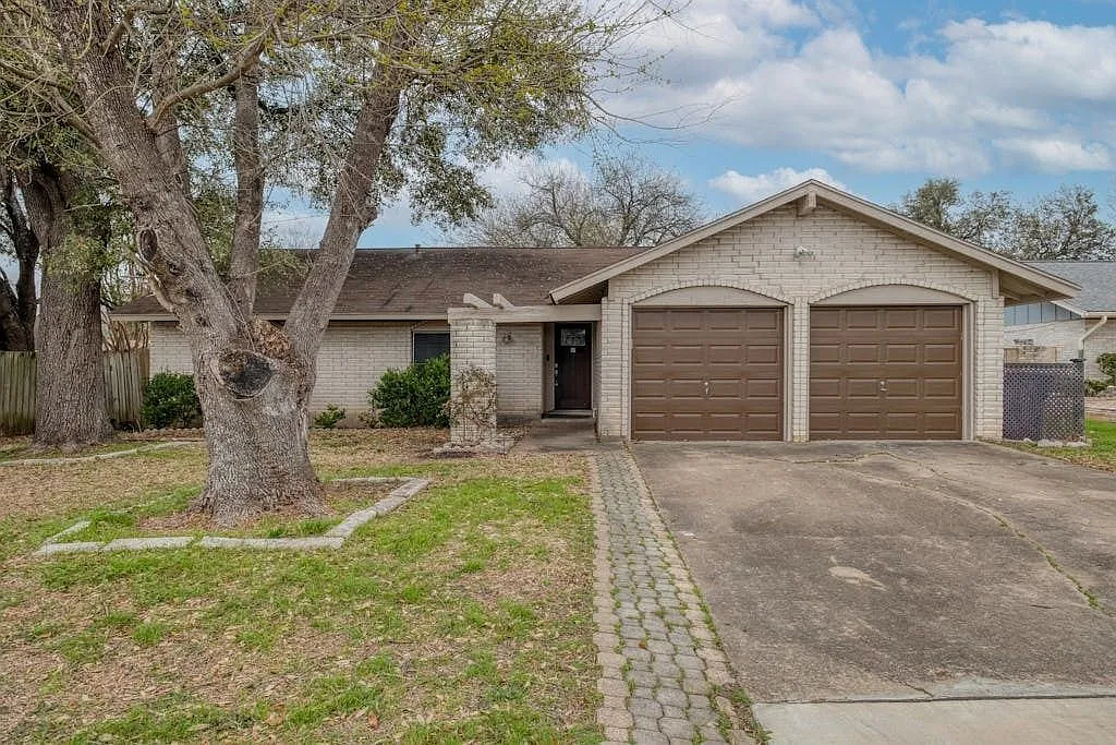 3 bed, 2.0 bath, 1492 sqft, $2,495 — Photo 1