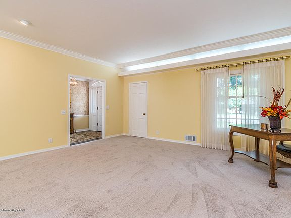 5th image of 3811 Doris Dr