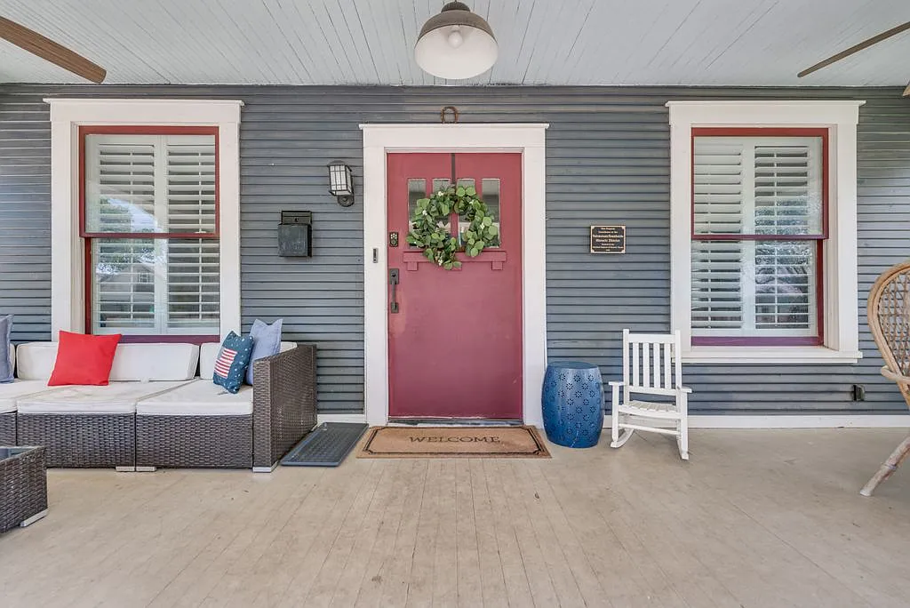 4 bed, 2.5 bath, 2512 sqft, $3,800 — Photo 4