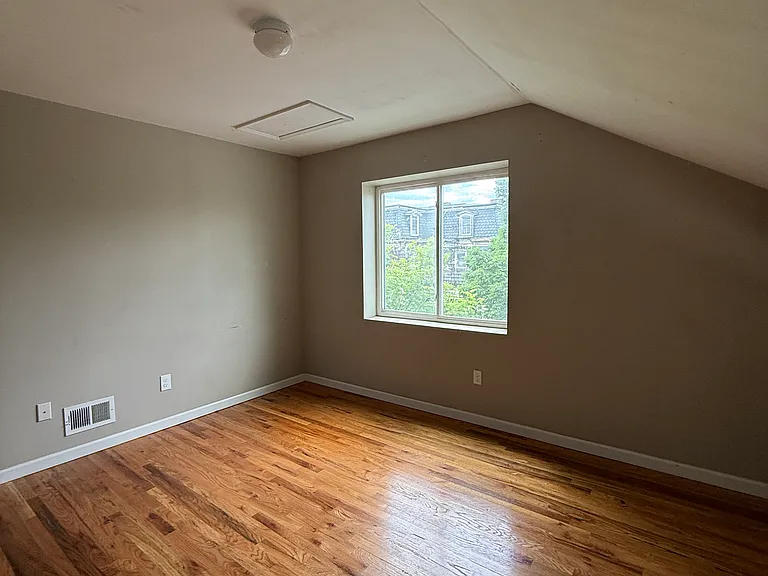2154 Richmond Ter #2 — Photo 7