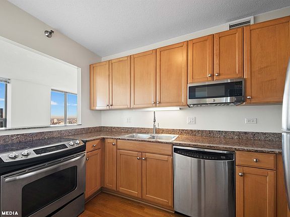 5th image of 400 N Lasalle St #3710