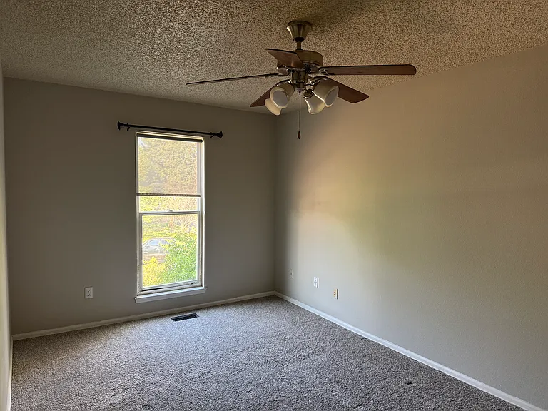 2064 Turner Ct — Photo 6