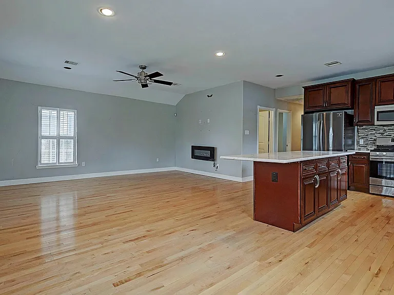 4210 Marina St — Photo 2