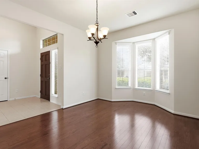 1911 Vale Brook Dr — Photo 4