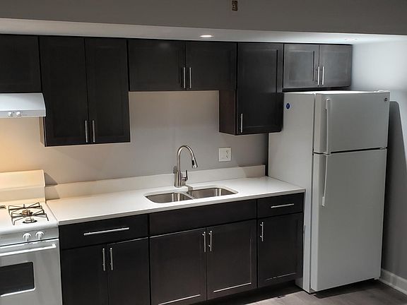 5th image of 2140 Kenilworth Ave APT 205