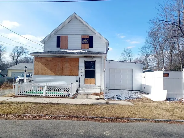 90 Leavitt St, Springfield, MA 01109