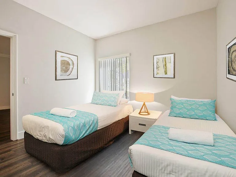 The Plaza Apartments — Photo 17