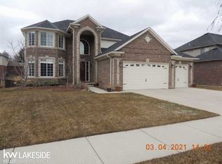 50641 Torrey Pines Dr, Macomb, MI