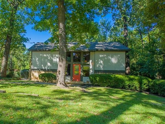 2nd image of 240 Inez Ln