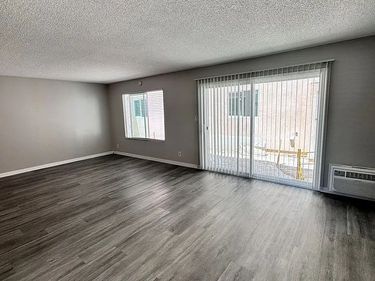 4321 Green Ave — Photo 6