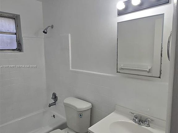 3rd image of 1345 NW 28th St