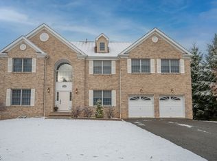 16 McKelvie St, Budd Lake, NJ 07828