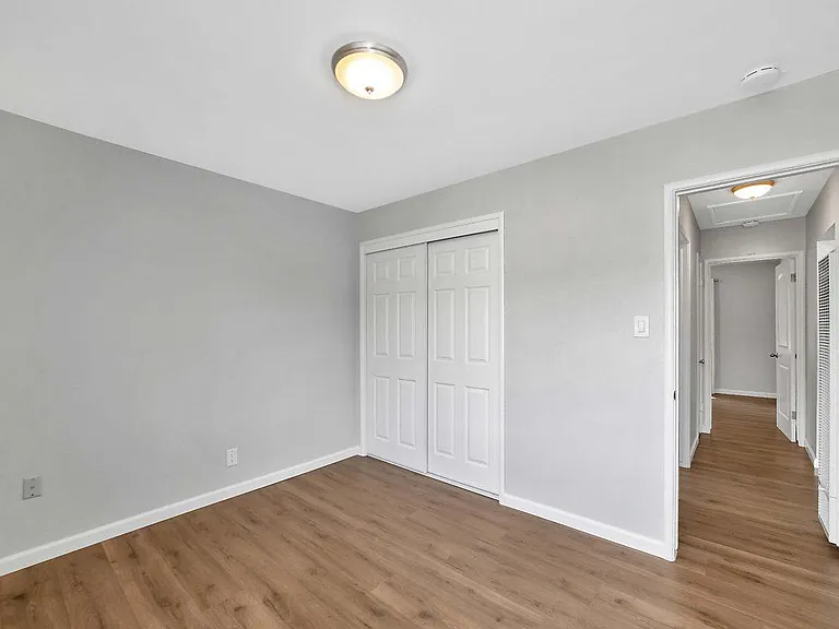 745 Liberty St — Photo 17