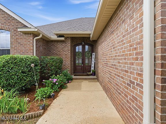4th image of 98 Sunline Dr