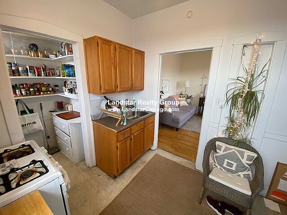 4th image of 4111 W Melrose St #3