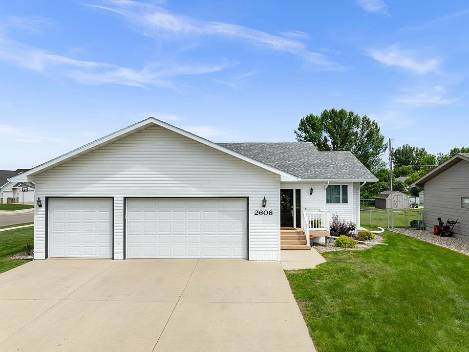 1st image of 2608 Crescent Dr