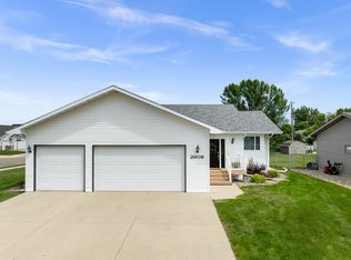2608 Crescent Dr, Minot, ND 58703