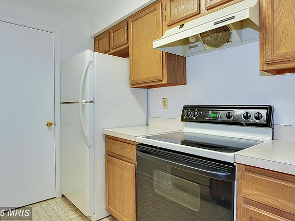 5th image of 6918 Victoria Dr Unit 6918E