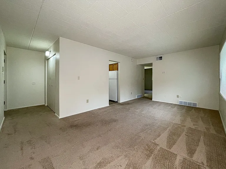 Oak Creek Apartments — Photo 17
