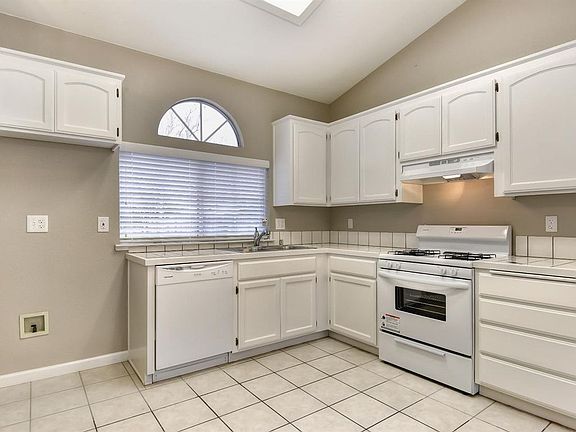 5th image of 1121 Pinto Trail Dr