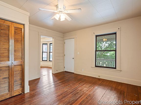 5th image of 1129 Hamilton Ave NW